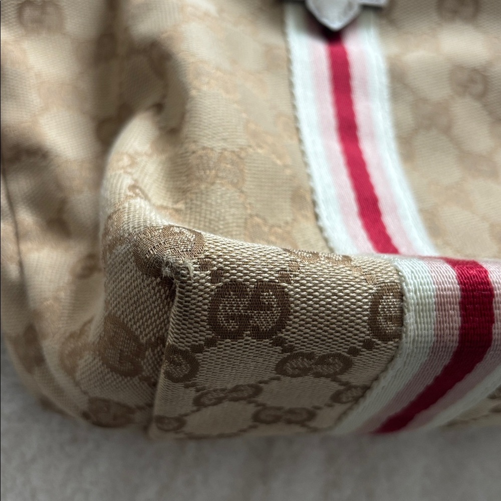 Gucci Beige and White Tote Bag with Starfish Charm EUC! - Picture 11 of 14